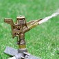 Lot de 5 Arroseurs agricoles en laiton 1/2'' réglable 10-15 mètres + 5 Supports d'arrosage Lot de 5 Arroseurs agricoles en laiton 1/2'' réglable 10-15 mètres + 5 Supports d'arrosage