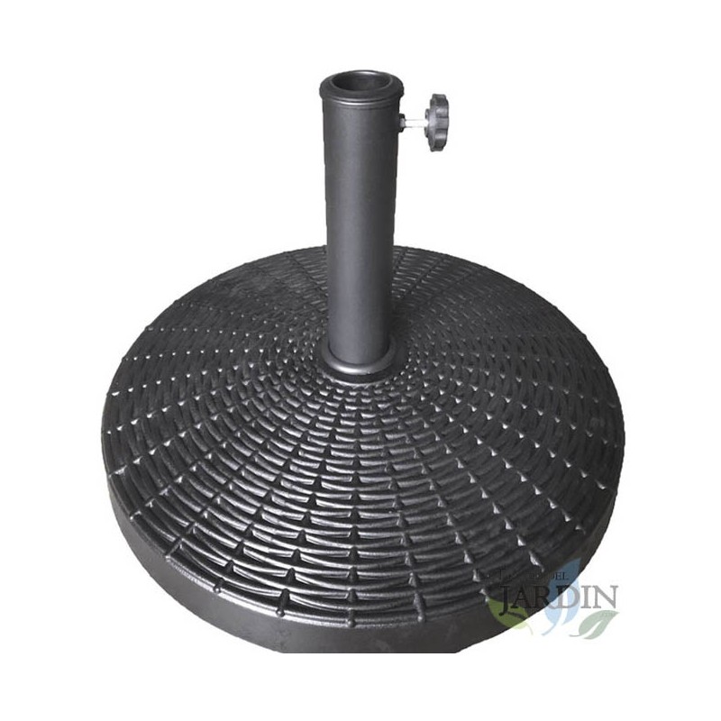 Universal support base for garden umbrellas