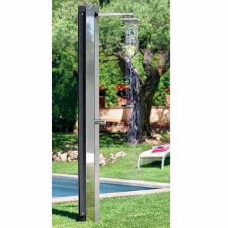 Doccia solare in acciaio inox con 1 soffione quadrato.