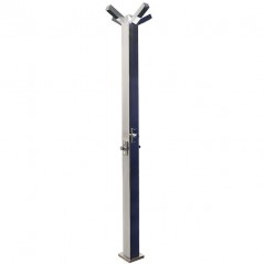 Chuveiro equipado com 4 duchas e 4 botões temporizados independentes.