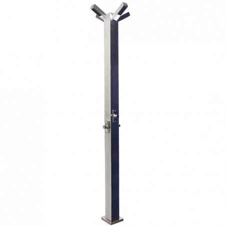 Chuveiro equipado com 4 duchas e 4 botões temporizados independentes.