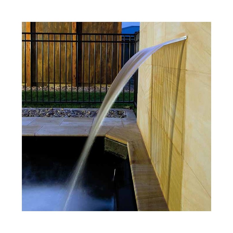 Cascade d'eau pour la piscine encastrée dans le mur, largeur 300 mm Cascade d'eau pour la piscine encastrée dans le mur, largeur 300 mm