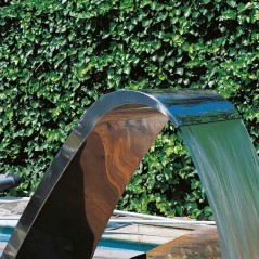 Luxe water curtain for 0.9 m high pool.