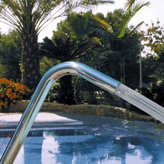 Water cannon for swimming pools made of polished AISI-316 stainless steel.