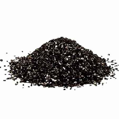 Filtern von Anthrazit in 25-kg-Säcken, mit einer Körnung von 0,8 - 1,6 mm.