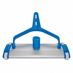 Poolreiniger mit Aluminiumbasis zur manuellen Reinigung des Schwimmbeckenbodens.