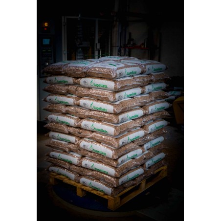 600 kg of 100% natural wood pellets for heating. Practical, convenient, and efficient.