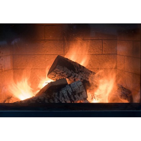 30 kg of Holm Oak. Ideal logs for fireplaces, boilers, stoves, and long-lasting fires in general. Dry and controlled-pruning fir