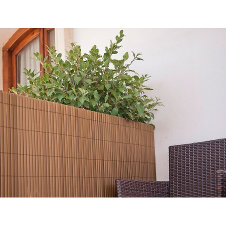 Schokoladenbraune PVC-Versteckhürde 1 x 3 Meter, alle 10 cm mit Nylonfaden verbunden. Doppelseitig