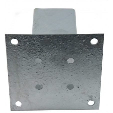 Confezione da 5 tasselli metallici quadrati, 9x9 cm, base 15x15 cm. Ideali per pali in legno.