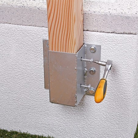 Square metal wall anchor 7 x 7 cm, 15 cm base, ideal for gardens