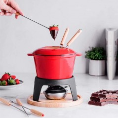 LACOR Fondue-Set aus emailliertem Gusseisen, Eisenständer mit Holzsockel, 6 Gabeln, rot