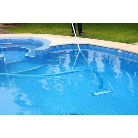 Aluminum Pool Cleaner, 45 cm, with Four Wheels and a Drag Brush. Suction Hose Connection. 2" End