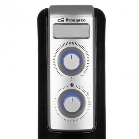 Riscaldatore ad olio con 11 elementi termici. Tre potenze di riscaldamento: 1000 W - 1500 W - 2500 W. Termostato regolabile