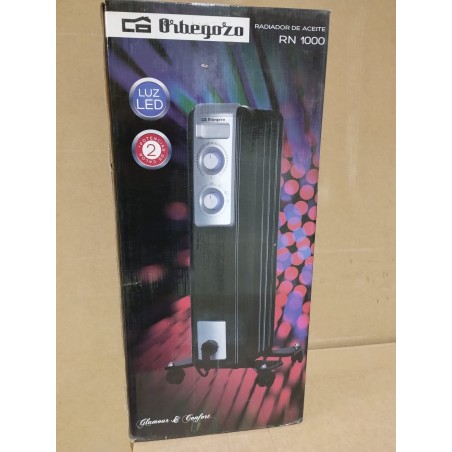 Termoventilatore ad olio con 5 elementi riscaldanti ad alta inerzia termica. Due potenze di riscaldamento: 500 W-1000 W. Termost