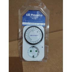 Programador diario 24 horas Orbegozo para luces y aparatos de hasta 16 A. Intervalos de 15 minutos, potencia máxima 3600W
