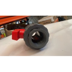 Valvola a sfera in PVC filettata da 32 mm. Rubinetto a sfera filettato da 1''