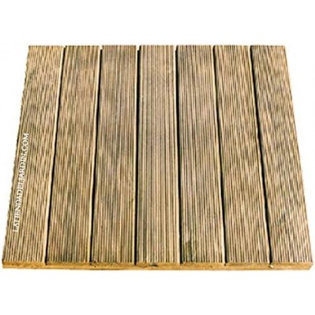 Straight pine wood tile 50x50 cm and 32 mm, used in patios, terraces or pool showers