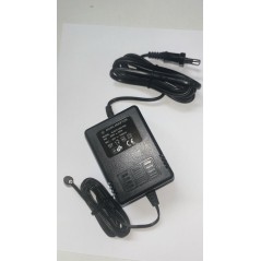 Transformator 220V - 24V AC 1,5 Ampere. Elektrischer Transformator, der in Steuerungen verwendet wird. Wechselstrom