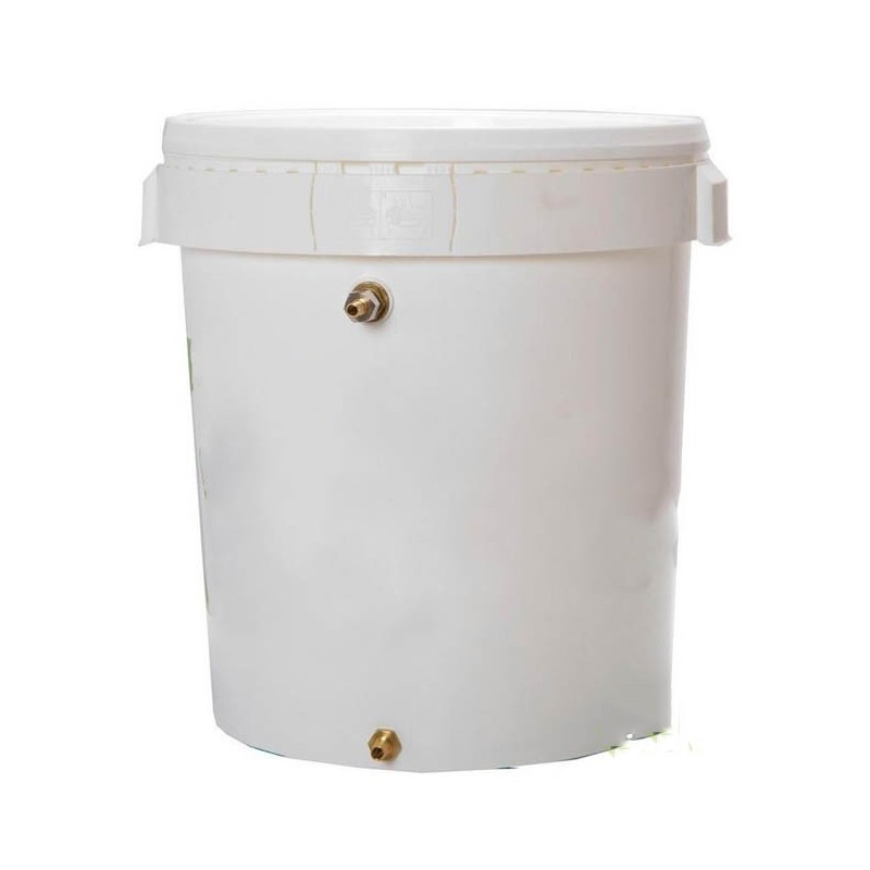 Tanque regulador de água de 30 litros, 40x40 cm, ideal para regulação de pressão e armazenamento de água. Tanque regulador de água de 30 litros, 40x40 cm, ideal para regulação de pressão e armazenamento de água.