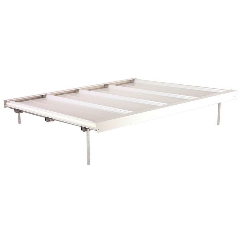 Tetto in lamiera zincata bianca. Pannello sandwich. Facile da montare Tetto in lamiera zincata bianca. Pannello sandwich. Facile da montare