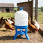 Bebedouro de plástico para galinhas de 40 litros com pernas | 46 x 83,5 cm | Bebedouro para 20-24 aves | Plástico durável | Azul