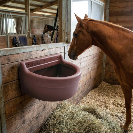 Plastic horse bowl 8 liters