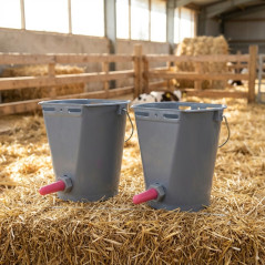 Set di 2 Secchio per Bevitore con Valvola di Aspirazione (bevitore per bovini, con super ventosa e valvola a vite, capacità 8 l)