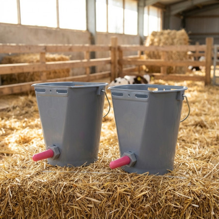 5 Stück Tränkeimer mit Saugventil (Tränke für Rinder, mit Super-Saugnapf und Schraubventil, Inhalt 8 Liter)