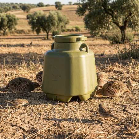 40 liter plastic feeder