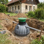 Fosse septique enterrée Graf de 600 litres sans filtre, dimensions : 112 x 139 cm. Capacité recommandée pour 1 à 2 personnes.