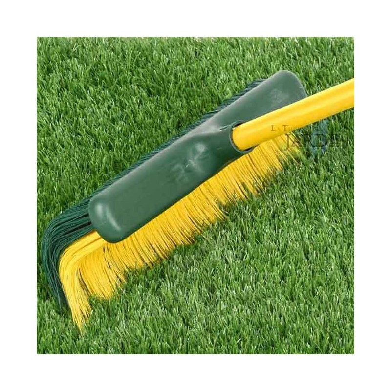 Brosse + poignée extensible de 0,8 à 1,4 m pour balayer gazon artificiel. Produit adapté à tout type de pelouse Brosse + poignée extensible de 0,8 à 1,4 m pour balayer gazon artificiel. Produit adapté à tout type de pelouse