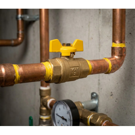 Butterfly valve Brass gas 1/2'' - 20mm. Approved butterfly valve for pipelined GAS. PN5. 1/2'' male plumbing valve