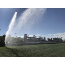 Landwirtschaftlicher Sprinkler 1 1/4'' Britanny aus Metall. Bewässerungswinkel 360º, kreisförmig. Reichweite 27 bis 36 m. Impuls