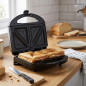 Appareil à sandwichs électrique Lacor 750 W pour tranches triangulaires | Noir, revêtement antiadhésif, 25 x 25 x 11 cm