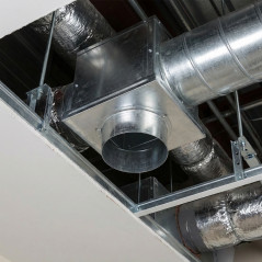 Entrada para grelhas fixas ou ajustáveis de 17x17cm para tubo de 100mm para ar condicionado e ventilação.