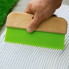 Spatule pour gazon artificiel | Truelle pour une application uniforme de la colle | Manche en bois | Empêche la formation de gru