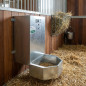 Alimentador automático para cavalos com reservatório galvanizado de 75 litros, dimensões de 50x70x87 cm, para montagem em baias