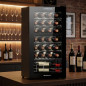 Cantinetta per vini Orbegozo con compressore per 28 bottiglie | Cantinetta con luce LED interna | Ripiani cromati | Pannello tou