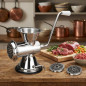 Manual meat grinder with 3 stainless steel discs, dimensions 17 x 12 x 19 cm