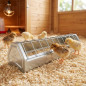 Comedero metálico mini para pollitos 50x7,5x7 cm | Alimentador resistente para pollitos y aves pequeñas Comedero metálico mini para pollitos 50x7,5x7 cm | Alimentador resistente para pollitos y aves pequeñas