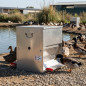 SAFE-FEED Enten-Futterautomat 50 kg 83,5 l | Geflügel-Futterautomat | Bis zu 40 Enten