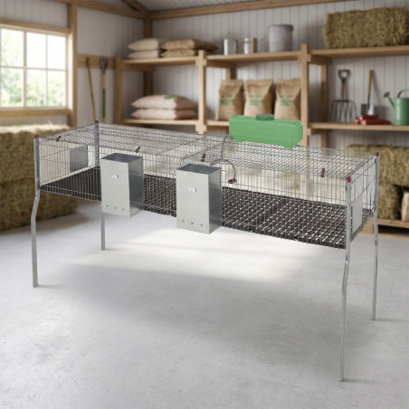 Cage à lapin 2 compartiments sol plastique 200 x 62 x 99 cm équipée de trémies et d'abreuvoirs