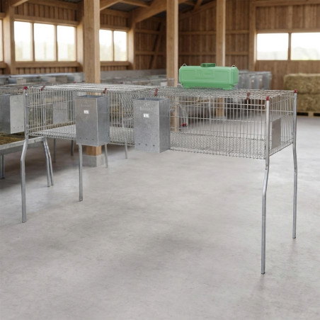 Gabbia per conigli a 2 scomparti con pavimento in metallo 200 x 62 x 99 cm dotata di tramogge e abbeveratoi.