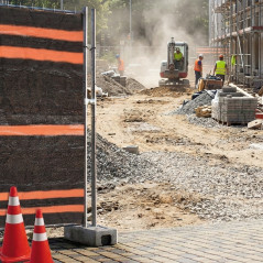 Construction concealment mesh, 1.90 x 50 meters, black/orange 90 gr. Designed to delimit and restrict work areas