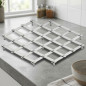 Ausziehbarer Untersetzer aus Edelstahl.  [23x23cm]