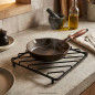 Base de Ferro para Utensílios de Cozinha - Proteção para Mesas e Bancadas, 18,5 x 18,5 x 2,9 cm