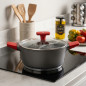 Casseruola da 20 cm con coperchio in vetro temperato e manici in silicone. Adatto all'induzione
