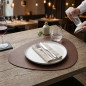 Mantel individual oval de cuero marrón | Medidas 45 x 35 cm | Estilo elegante y práctico para tu mesa