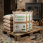150 kg di pellet di legno 100% naturale per il riscaldamento. 10 sacchi da 15 kg.